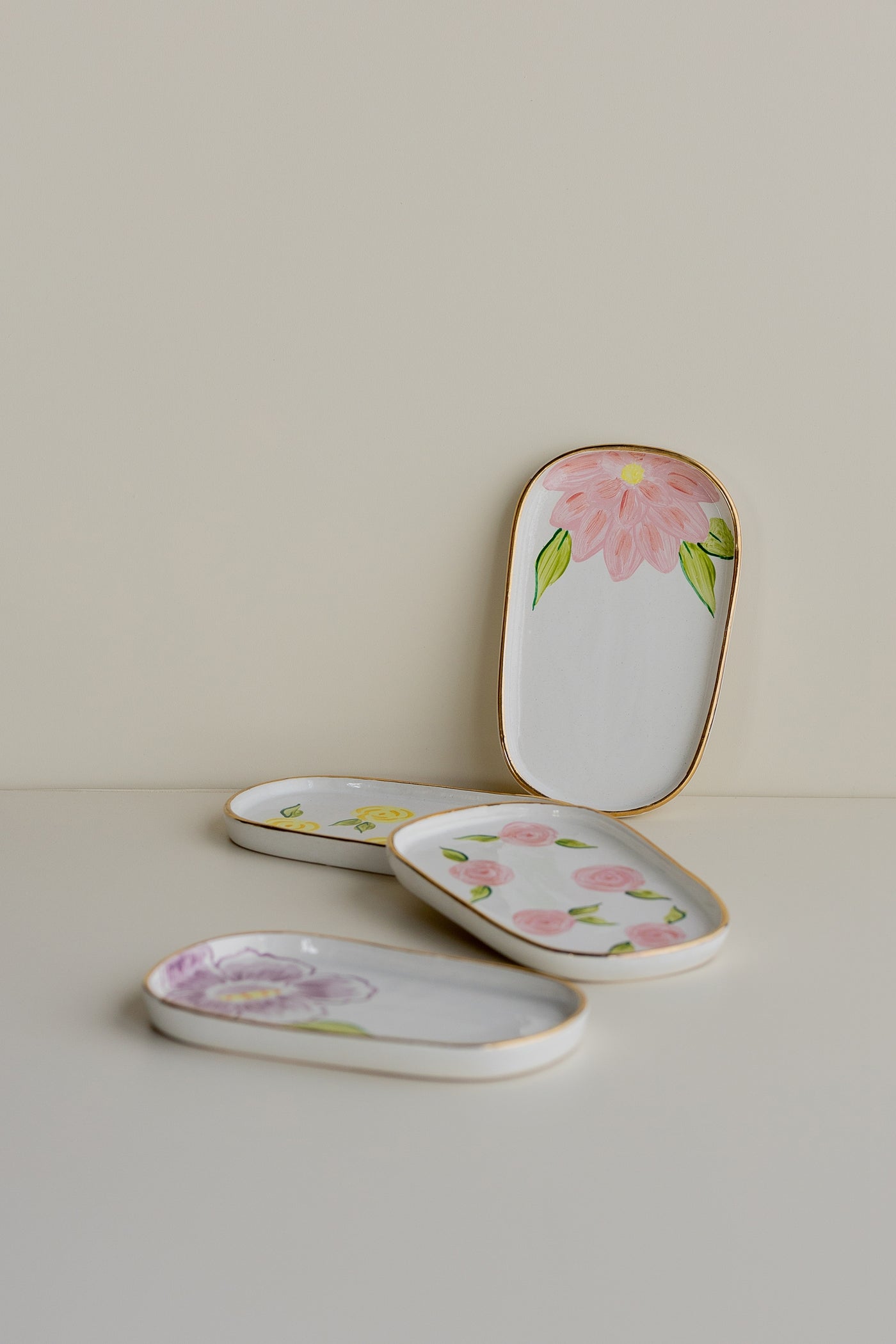 pink lilies oval plates (set of 4)